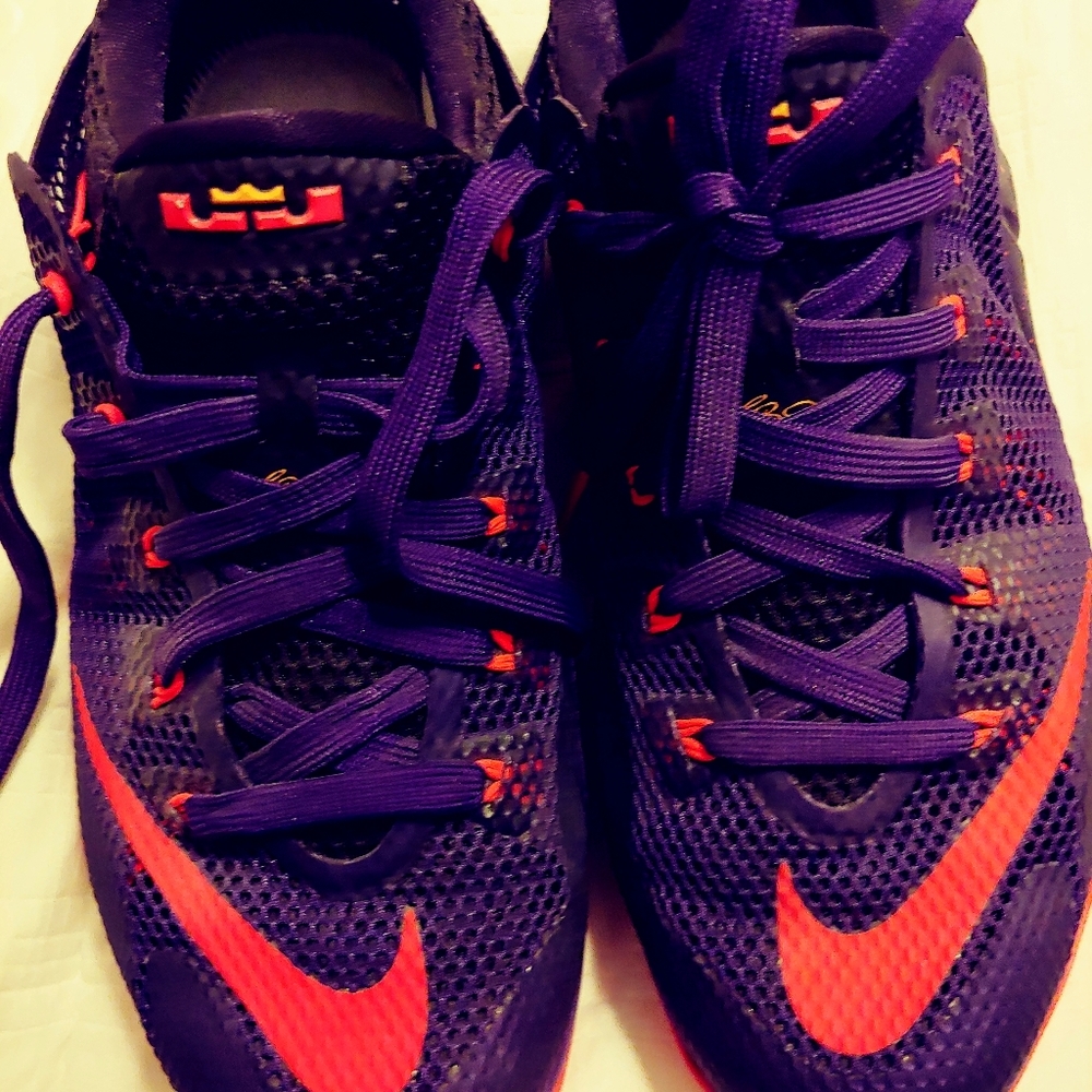 Nike tennis shoes